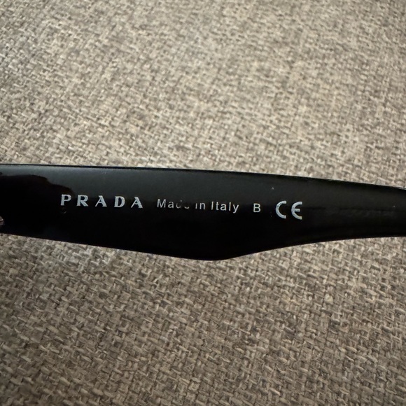 Prada sunglasses and case - Picture 7 of 8
